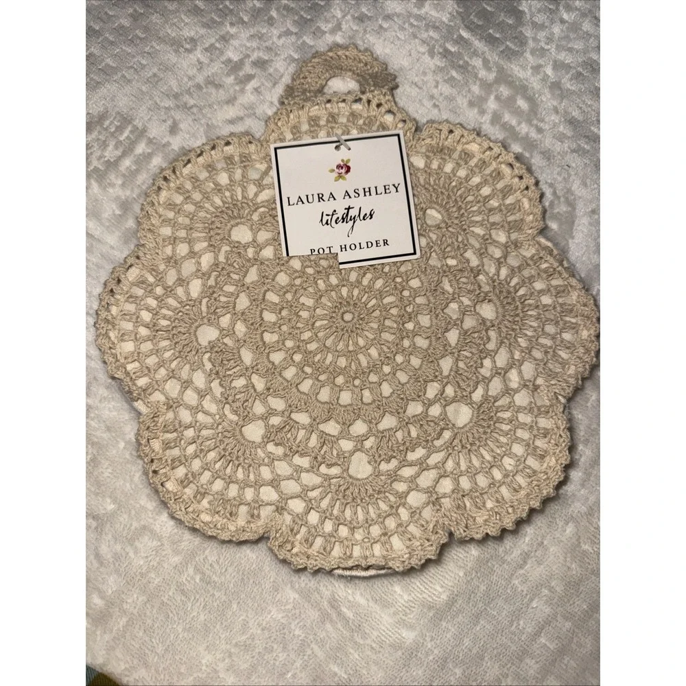 NEW Laura Ashley Cream Crochet Quilted Floral Cottage Core Granny Pot Holder